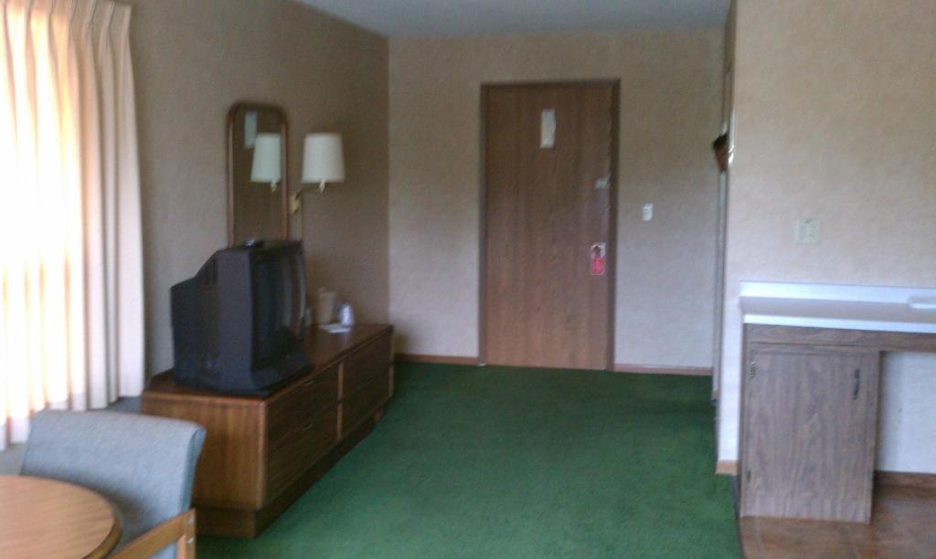 Old Towne Motel Westby Room photo